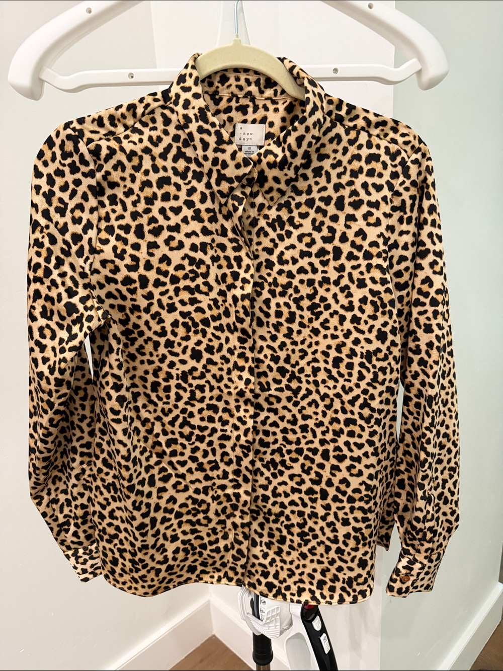 Women’s Leopard Print Button-Up Shirt - Tan/Black